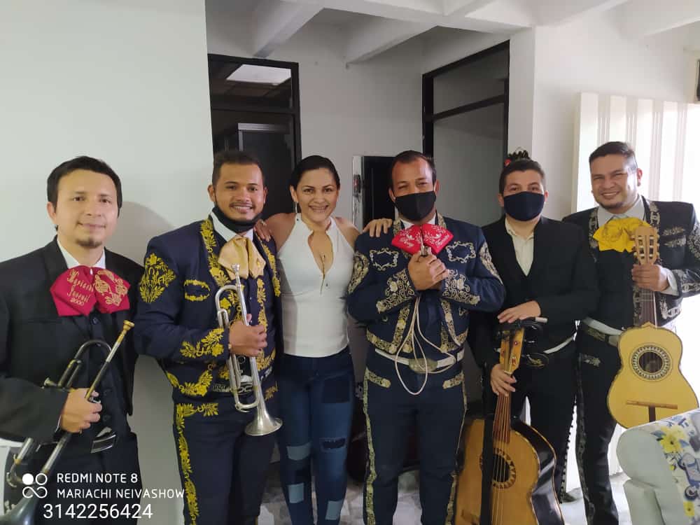 Integrantes del mariachi Neiva Show, amenizaron el cumpleaños de Yohana del Pilar Cerquera.